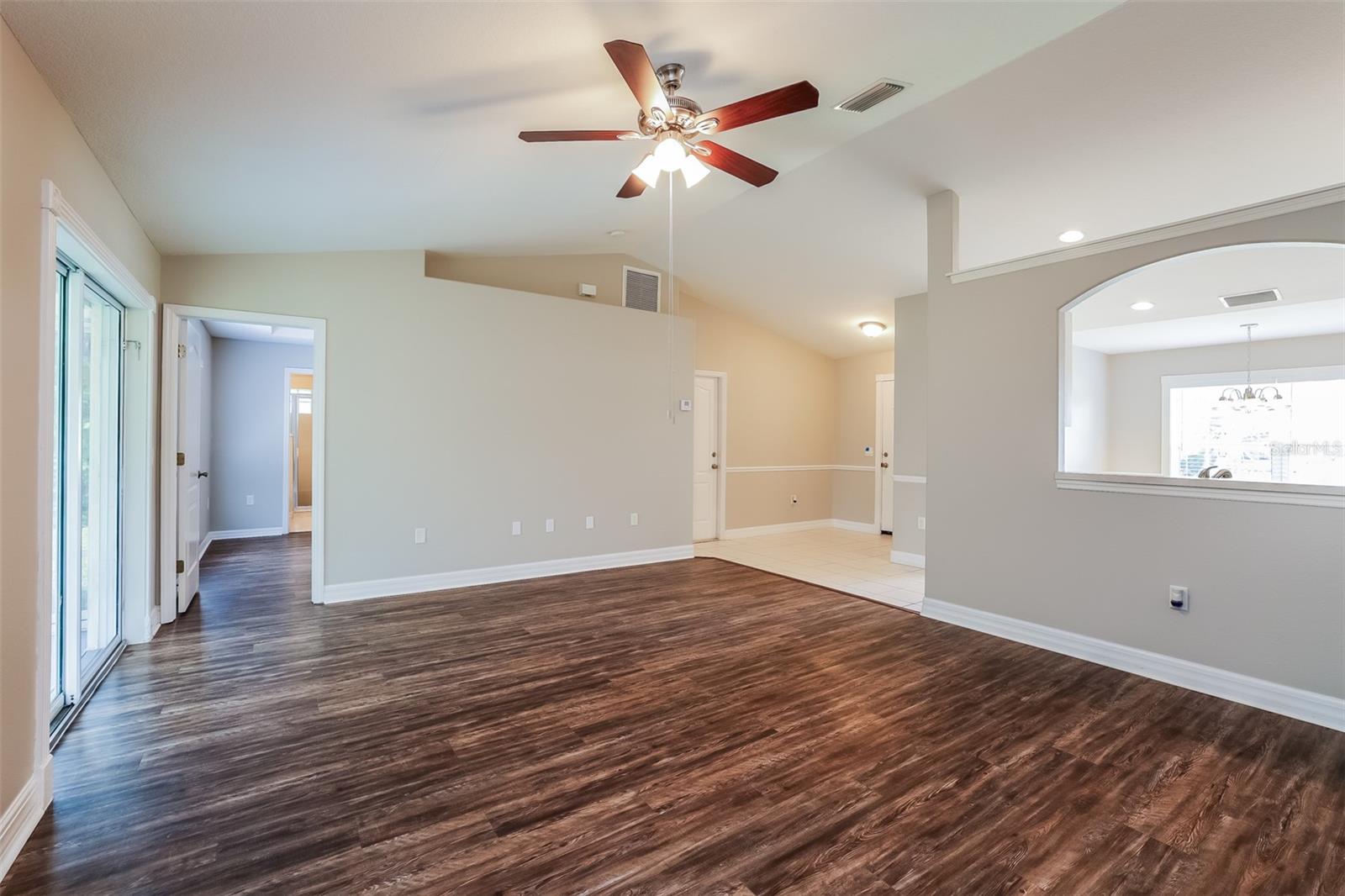 Image 4 of 15 For 2533 Cincinnati Street