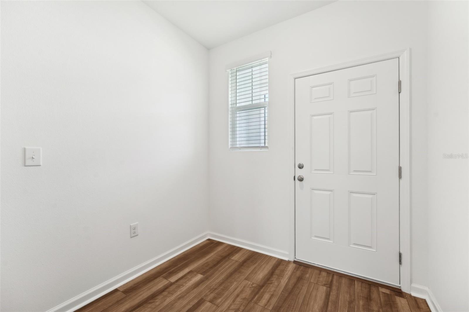Listing photo id 18 for 14961 Pisa Parkway