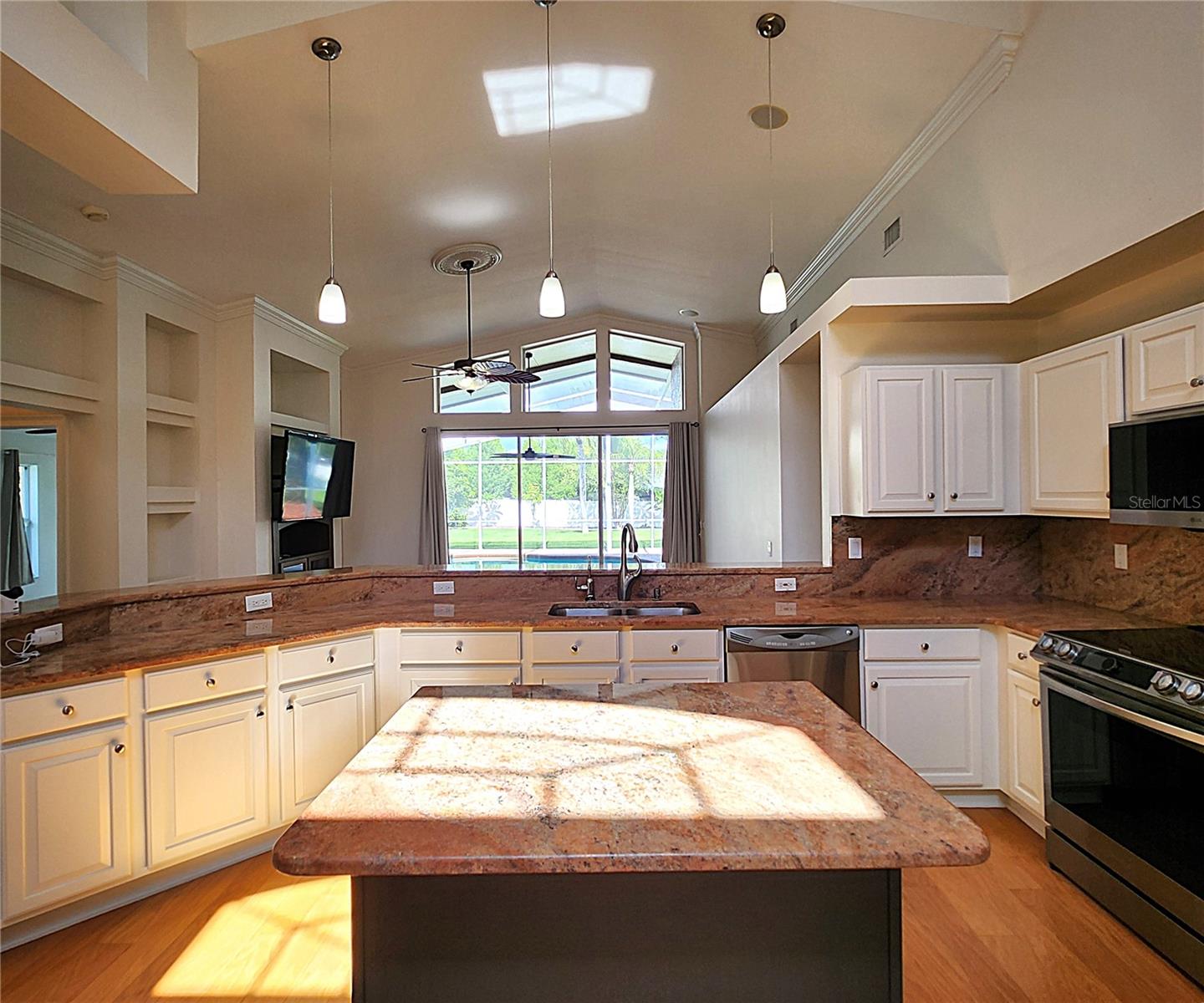 Image 21 of 87 For 15008 Arbor Hollow Drive