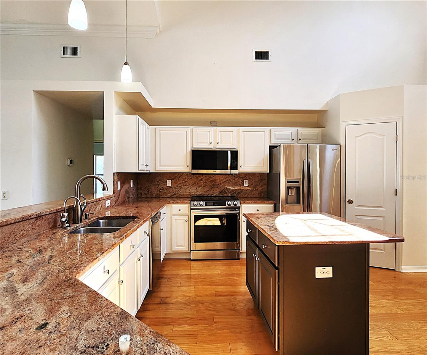 Image 22 of 87 For 15008 Arbor Hollow Drive