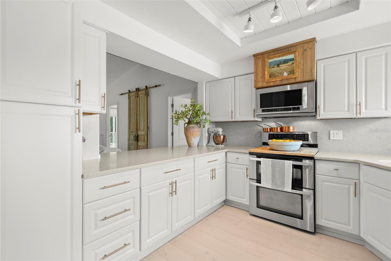 Image 12 of 78 For 854 2nd Avenue S