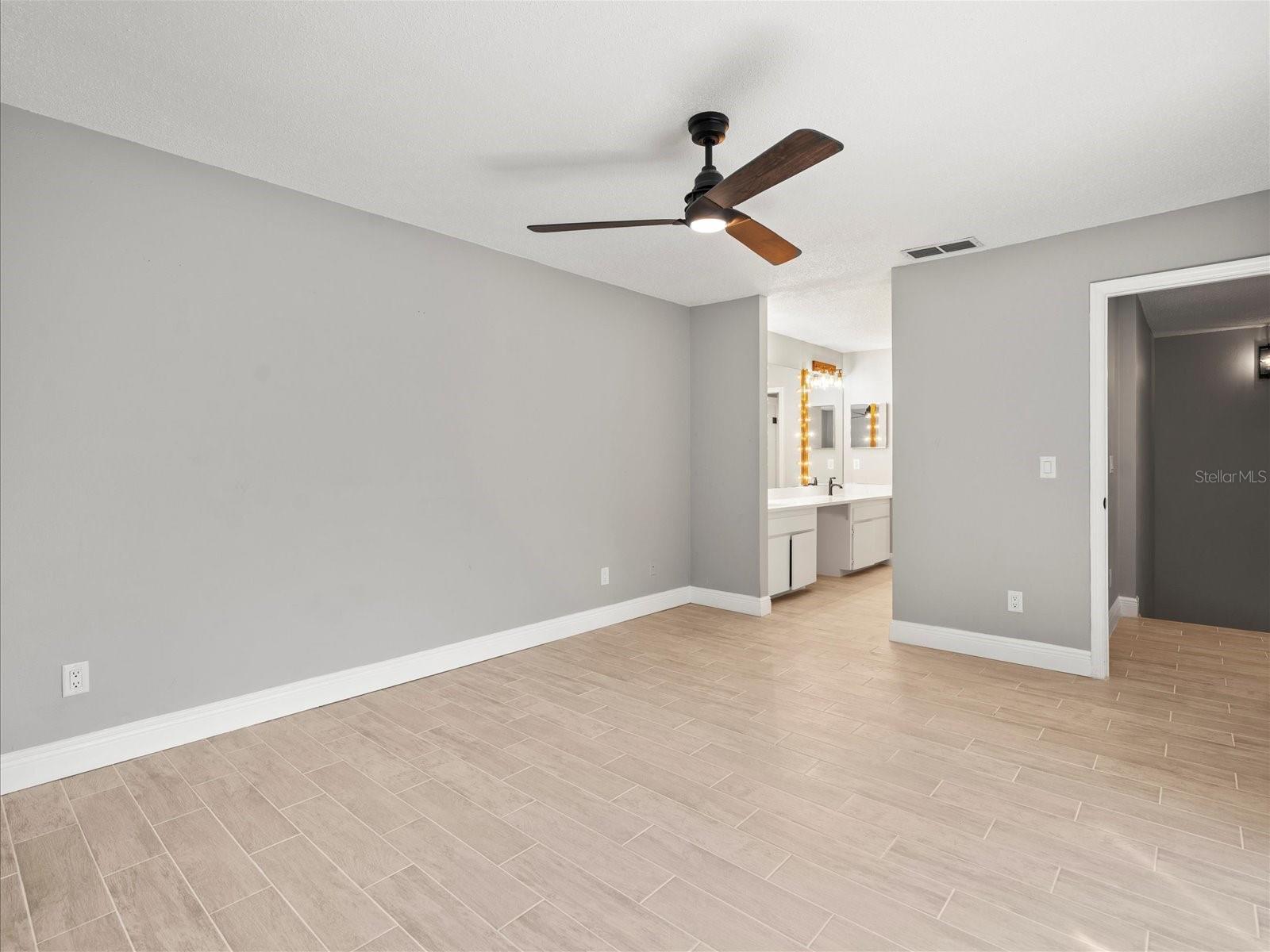 Image 25 of 38 For 15214 Pond Woods Drive 15214
