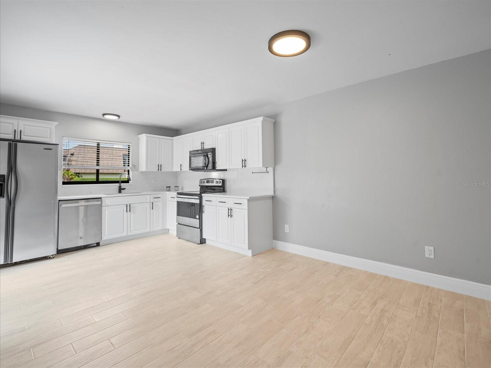 Image 5 of 38 For 15214 Pond Woods Drive 15214