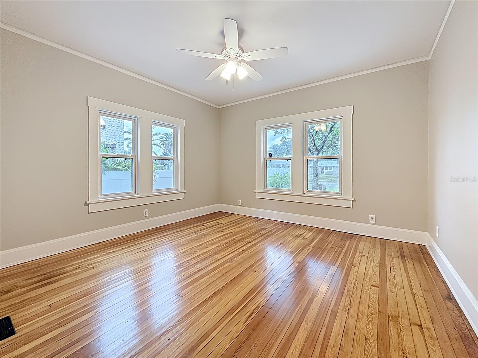 Listing photo id 8 for 4595 9th Avenue N