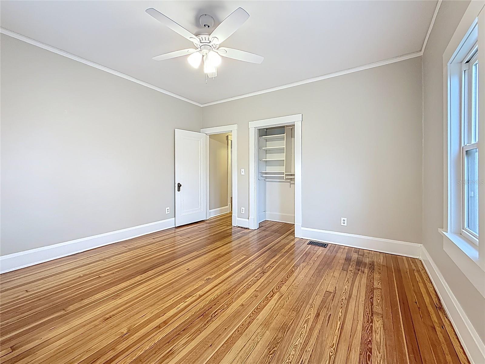 Listing photo id 9 for 4595 9th Avenue N