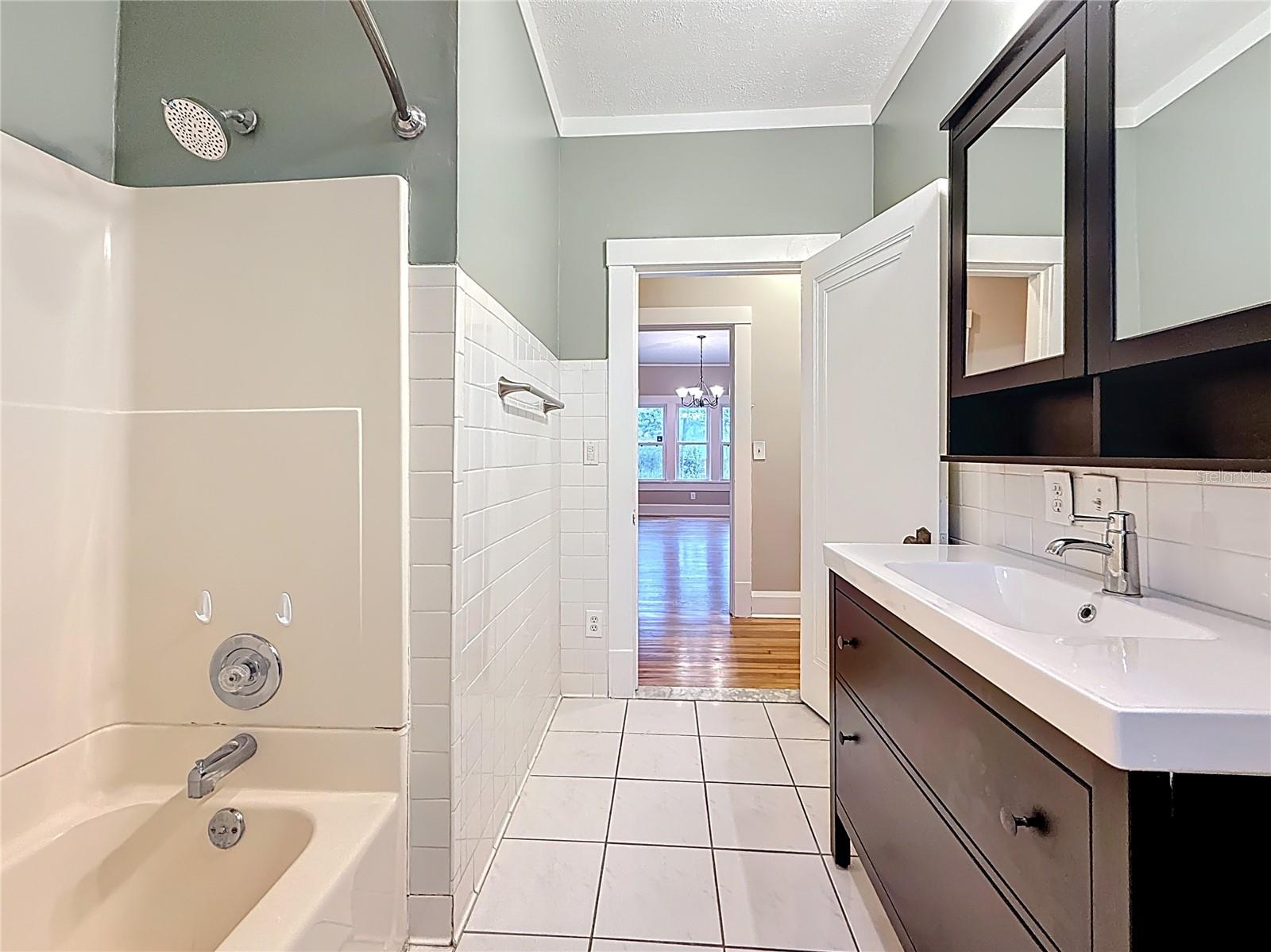 Listing photo id 11 for 4595 9th Avenue N