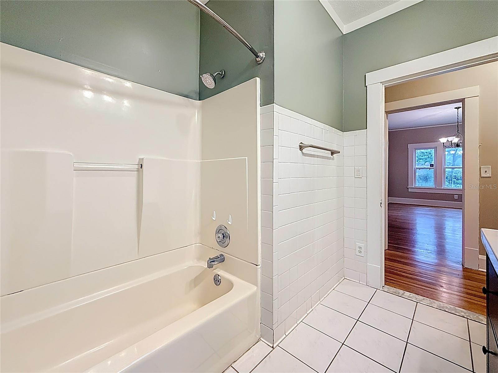 Listing photo id 12 for 4595 9th Avenue N