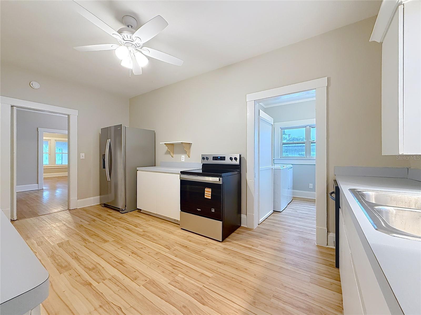 Listing photo id 16 for 4595 9th Avenue N