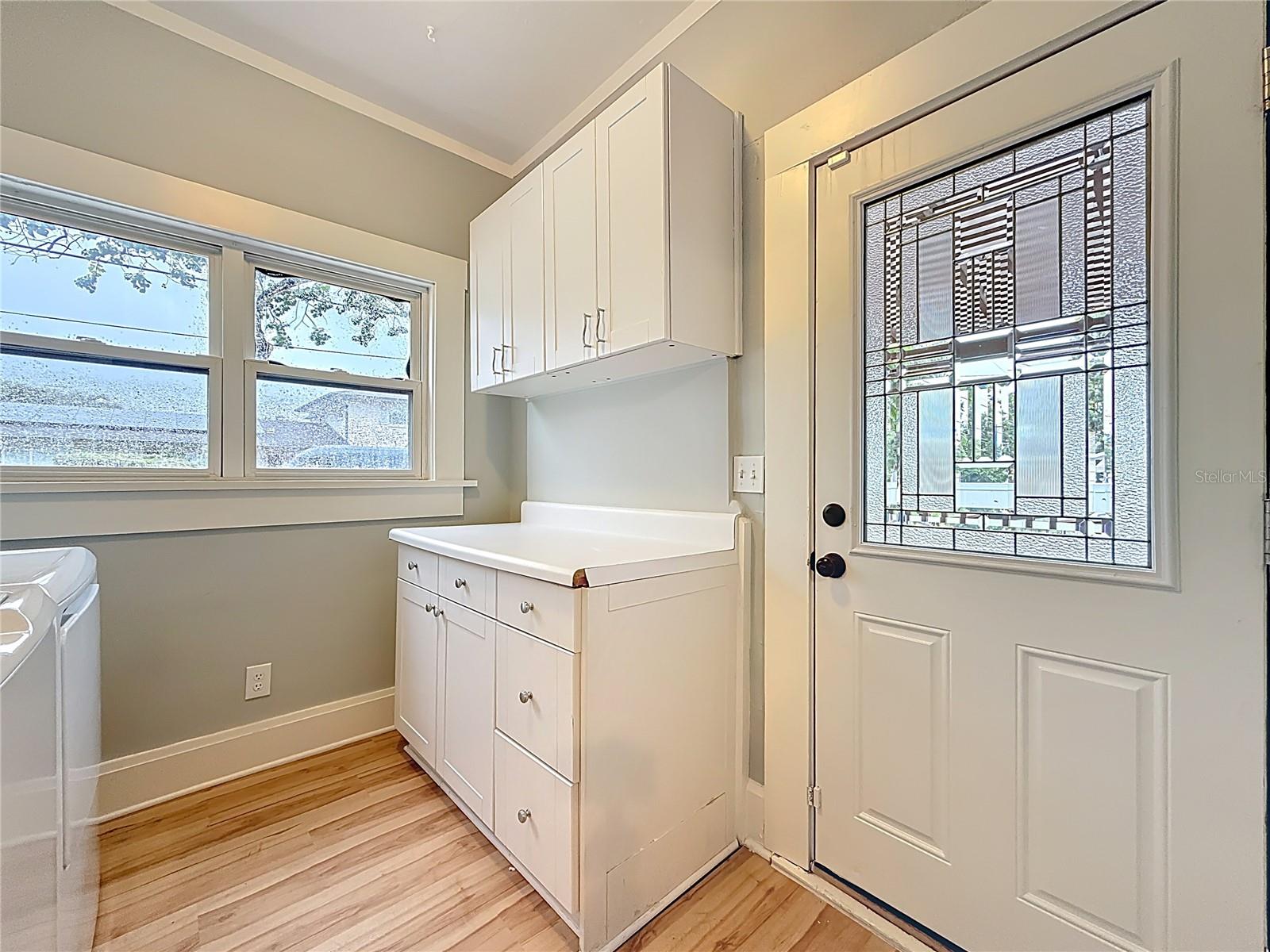 Listing photo id 19 for 4595 9th Avenue N