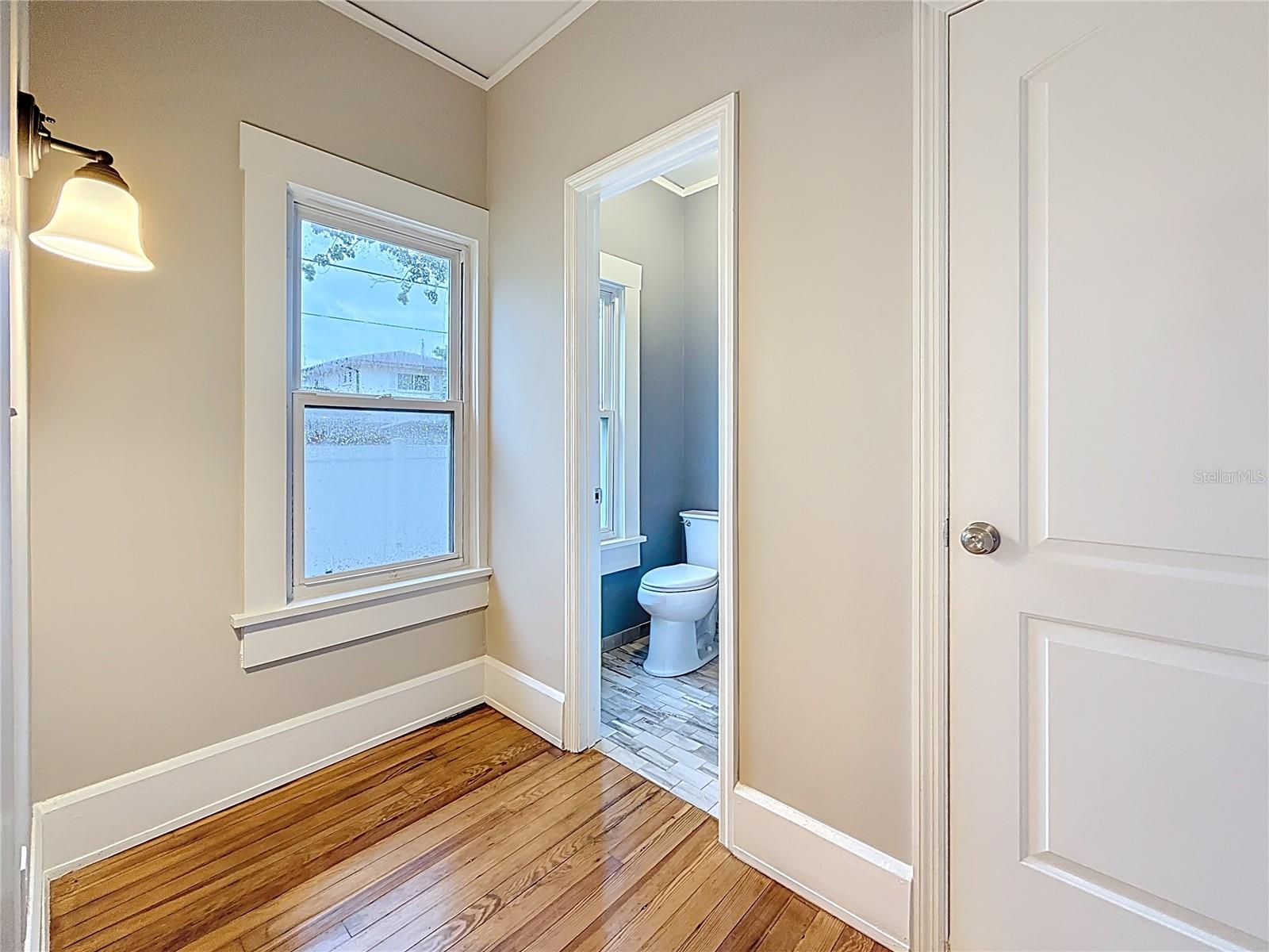 Listing photo id 20 for 4595 9th Avenue N