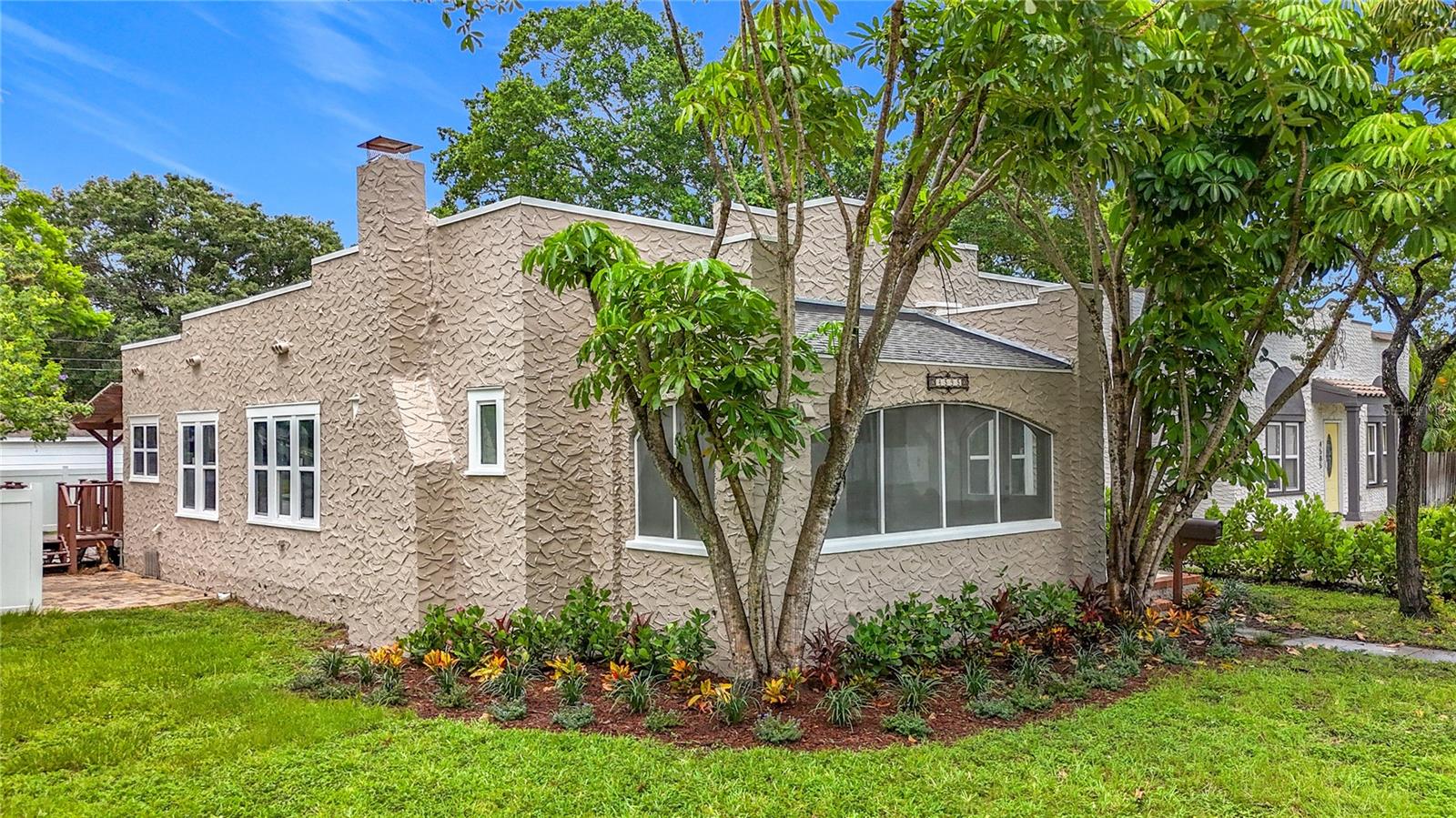 Listing photo id 25 for 4595 9th Avenue N