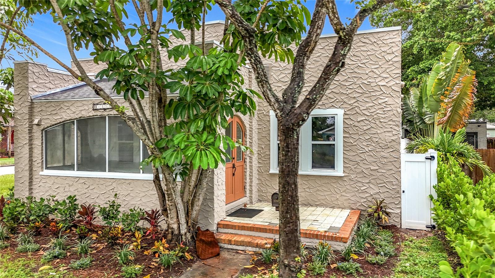 Listing photo id 26 for 4595 9th Avenue N