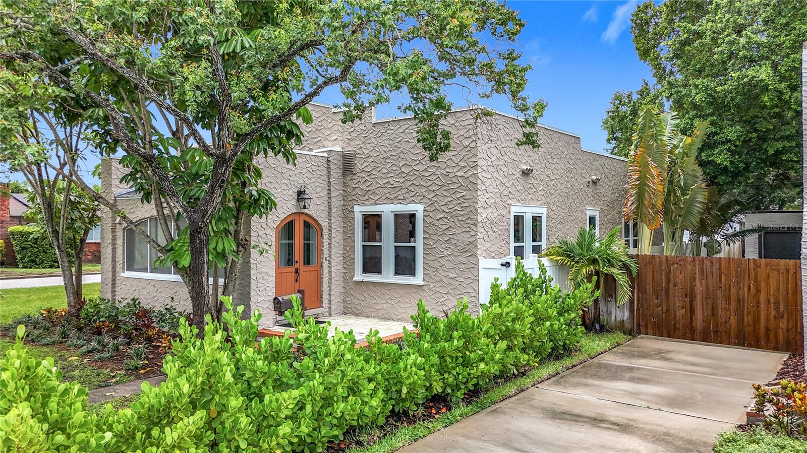 Listing photo id 1 for 4595 9th Avenue N