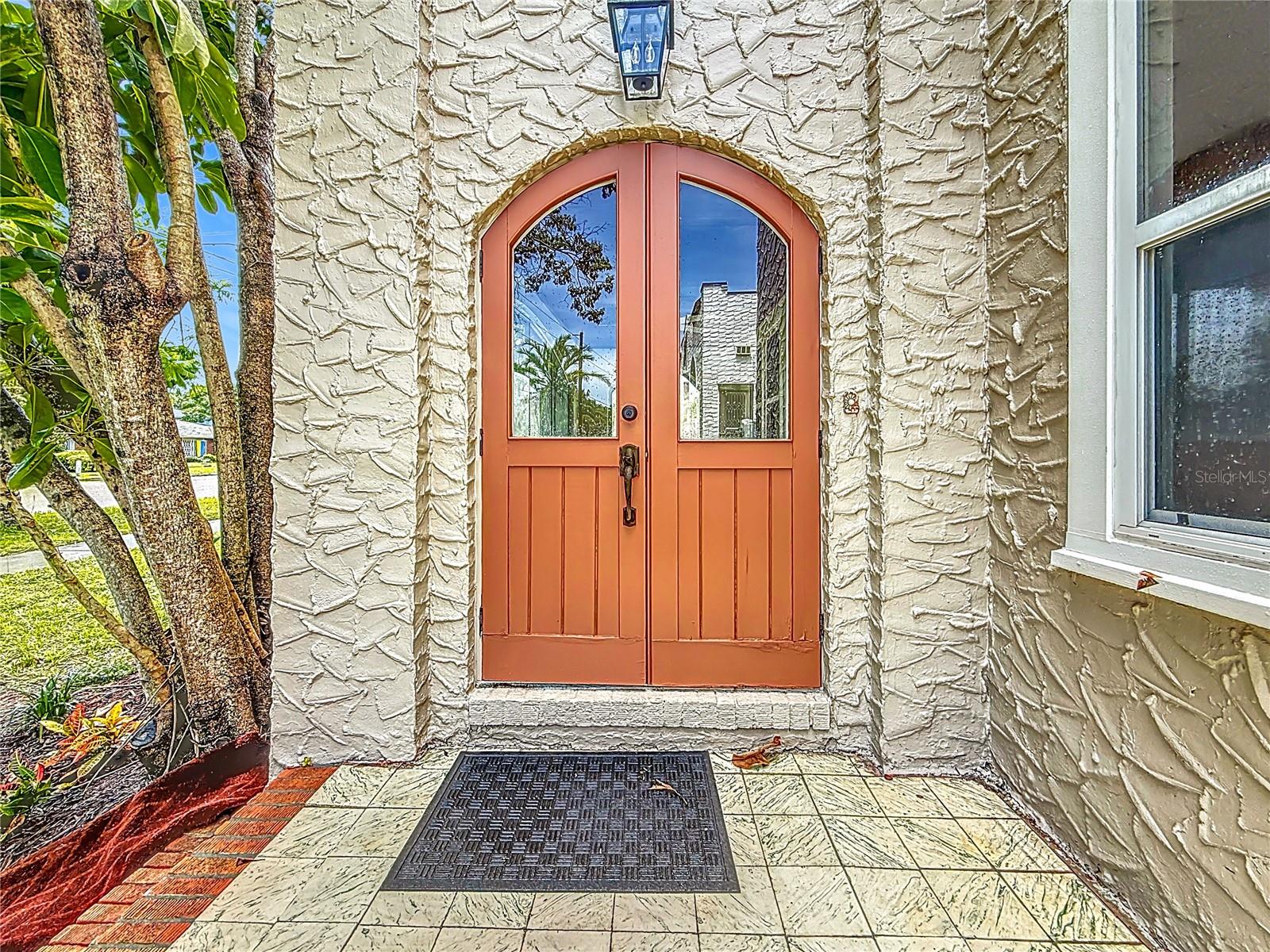 Listing photo id 29 for 4595 9th Avenue N