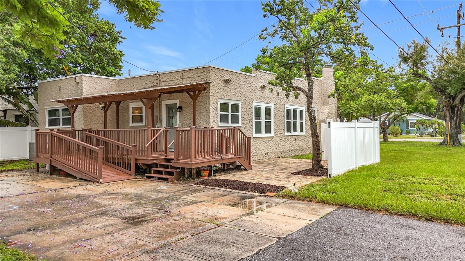 Listing photo id 35 for 4595 9th Avenue N
