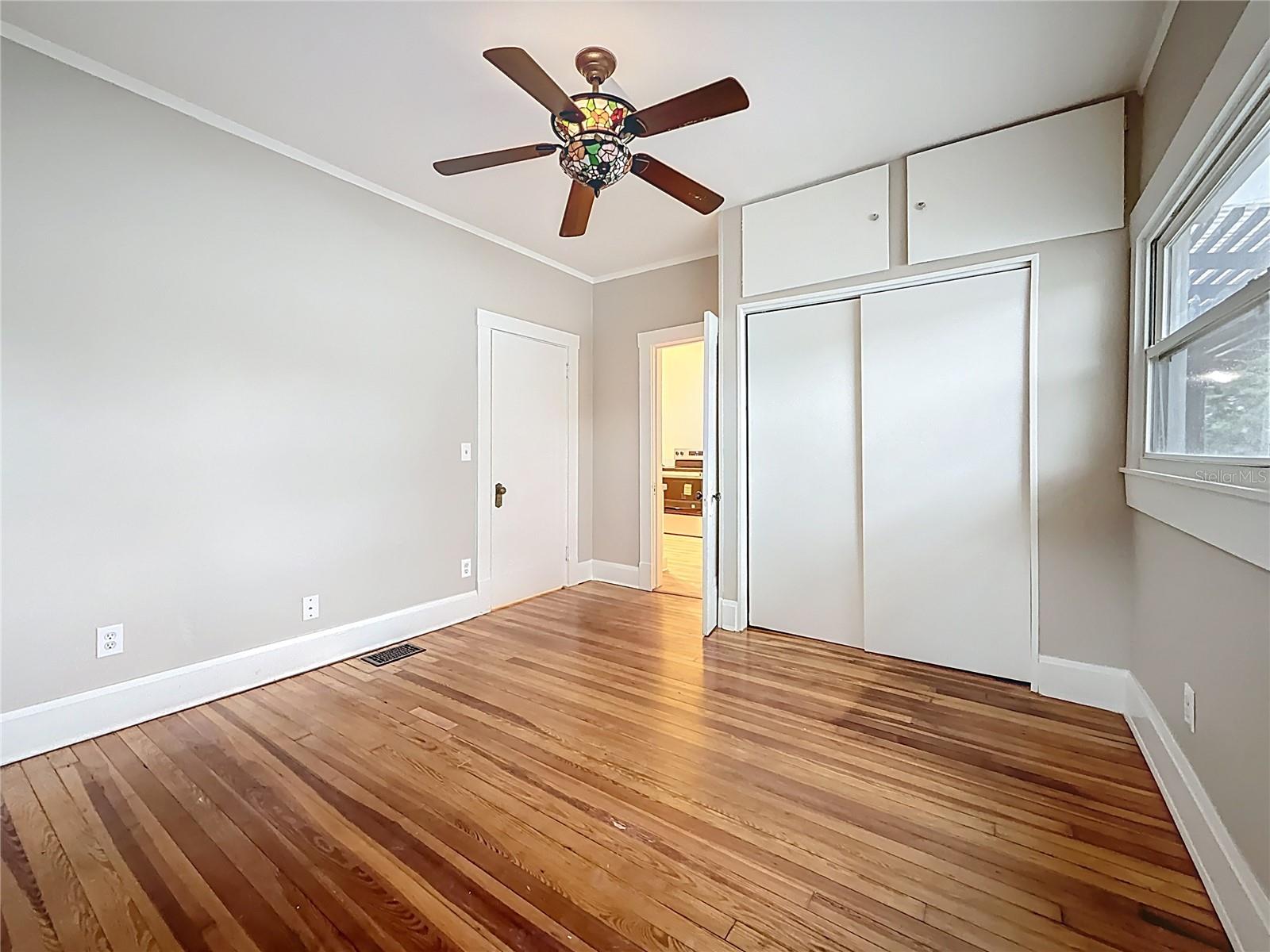 Listing photo id 37 for 4595 9th Avenue N