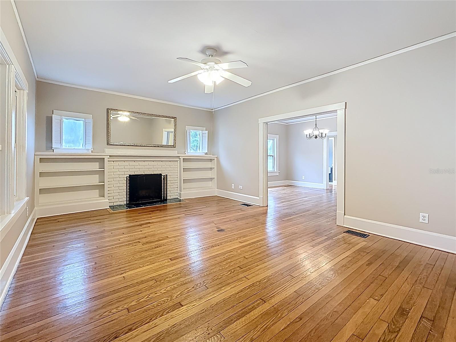 Listing photo id 2 for 4595 9th Avenue N