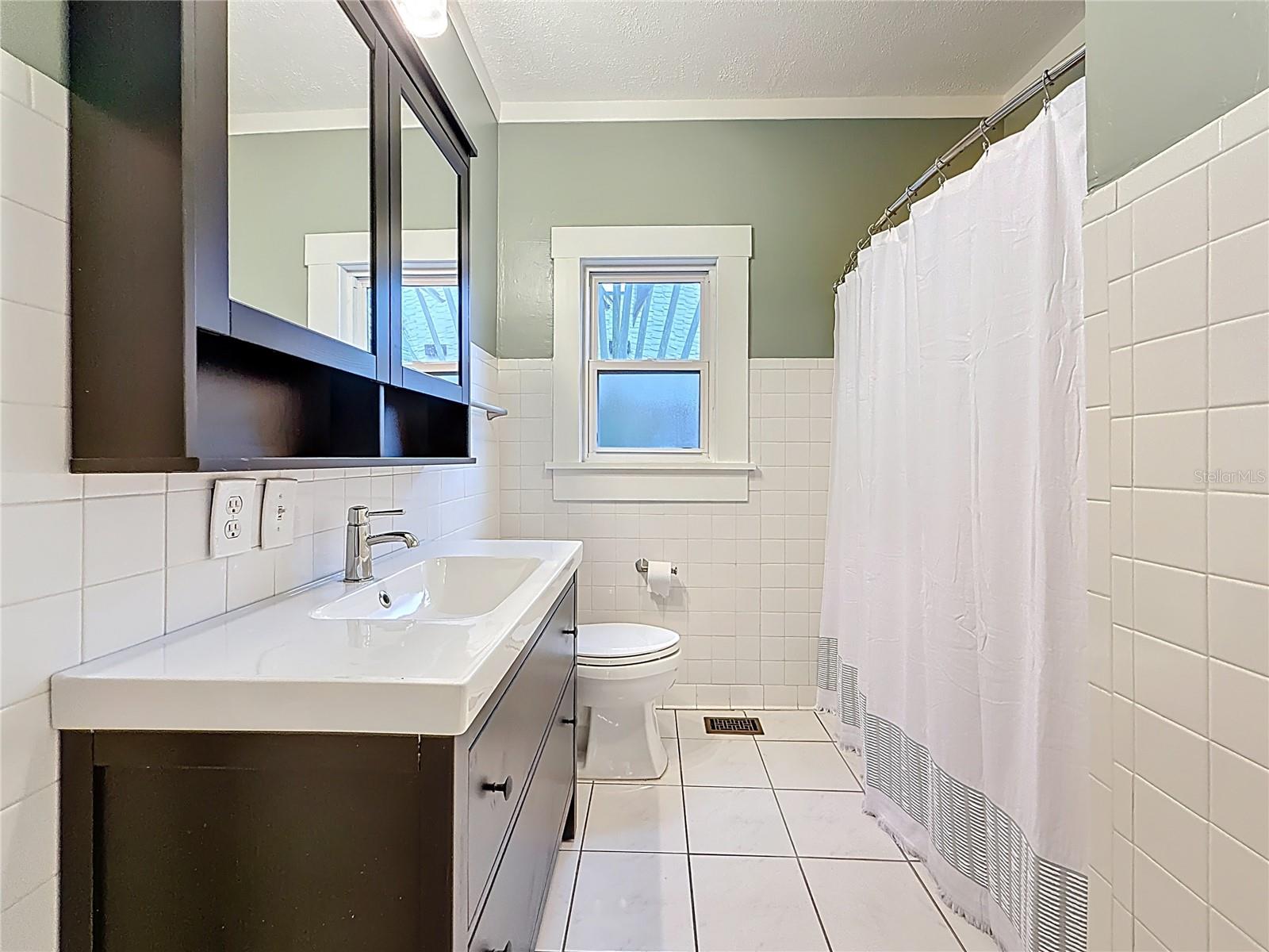 Listing photo id 38 for 4595 9th Avenue N