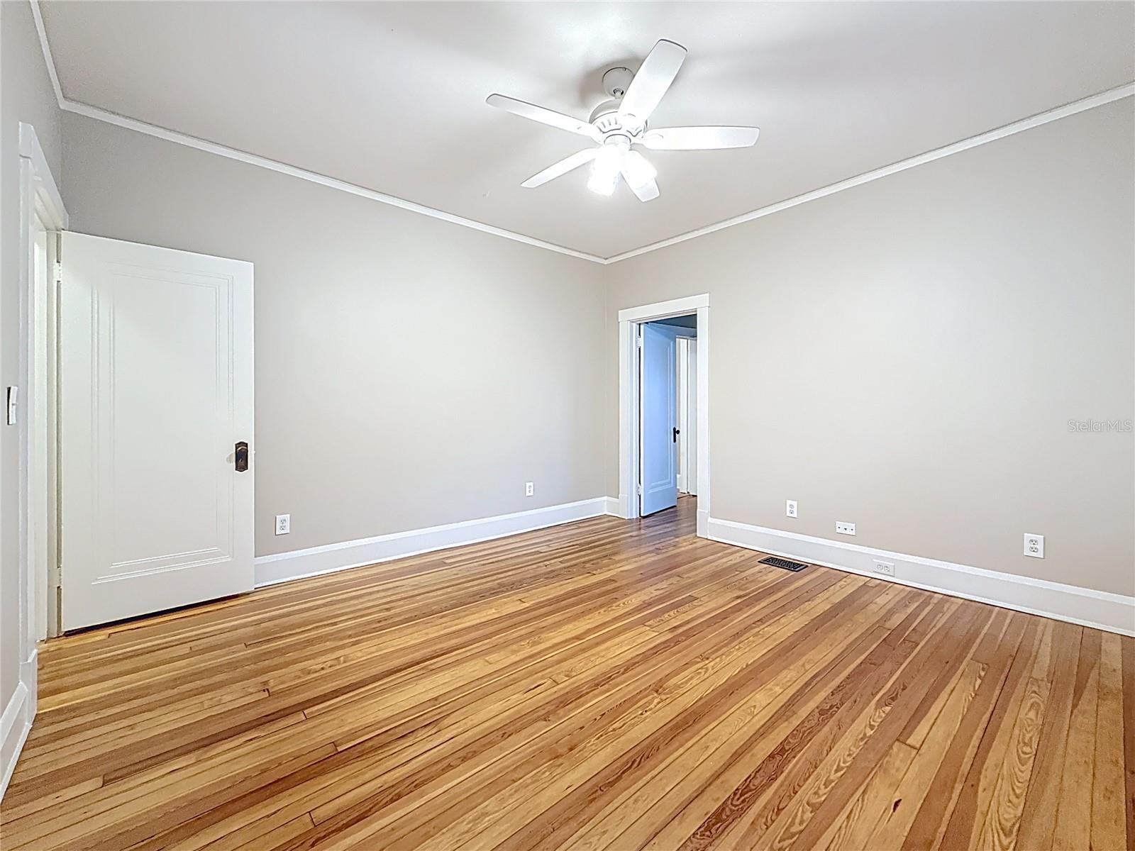 Listing photo id 41 for 4595 9th Avenue N