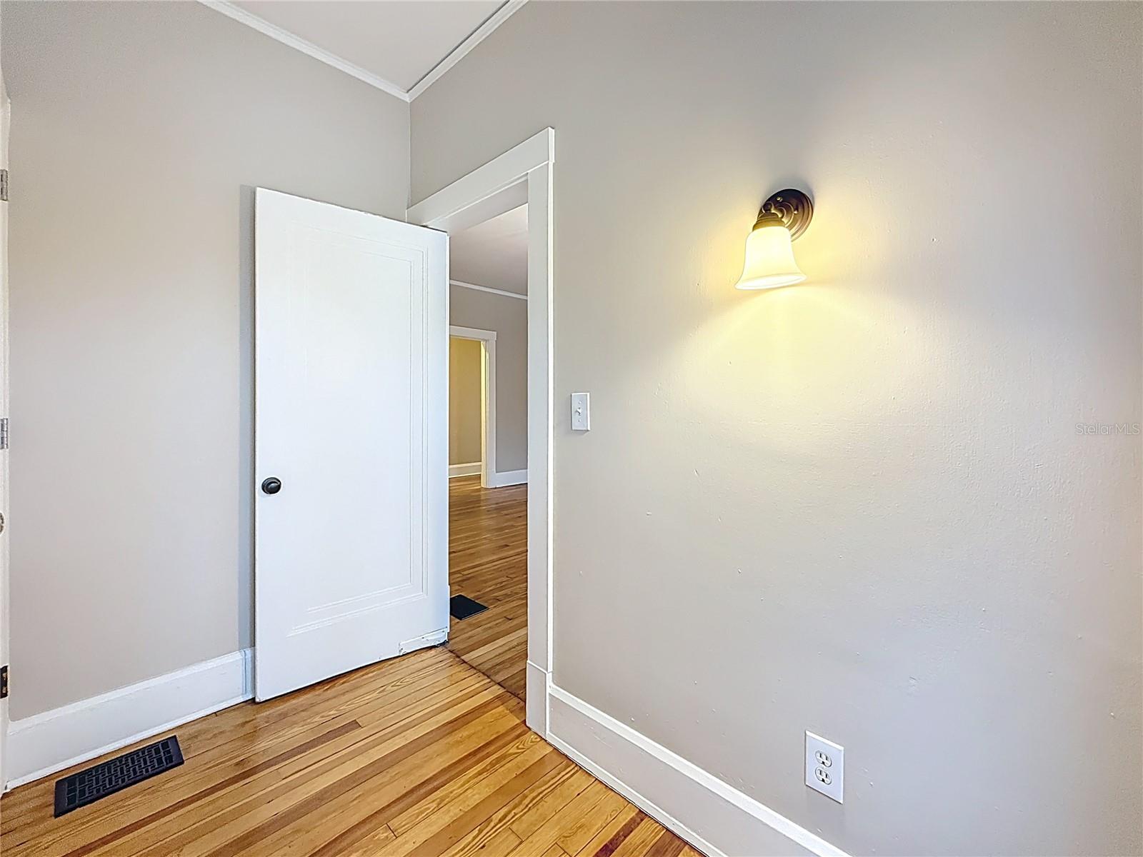 Listing photo id 42 for 4595 9th Avenue N
