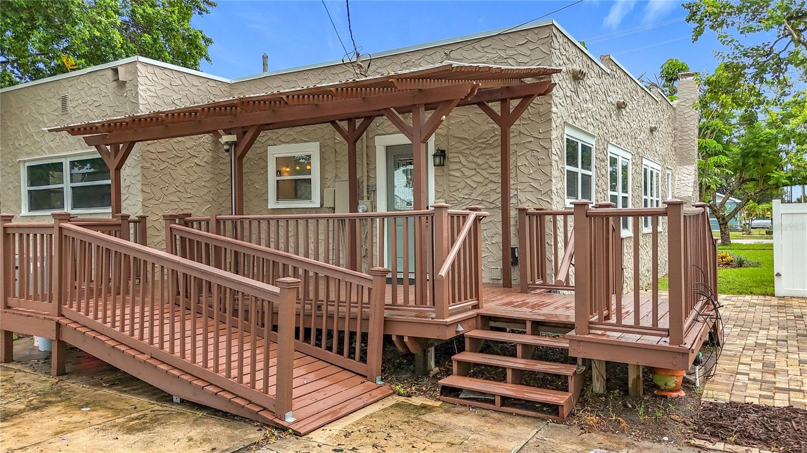 Listing photo id 45 for 4595 9th Avenue N