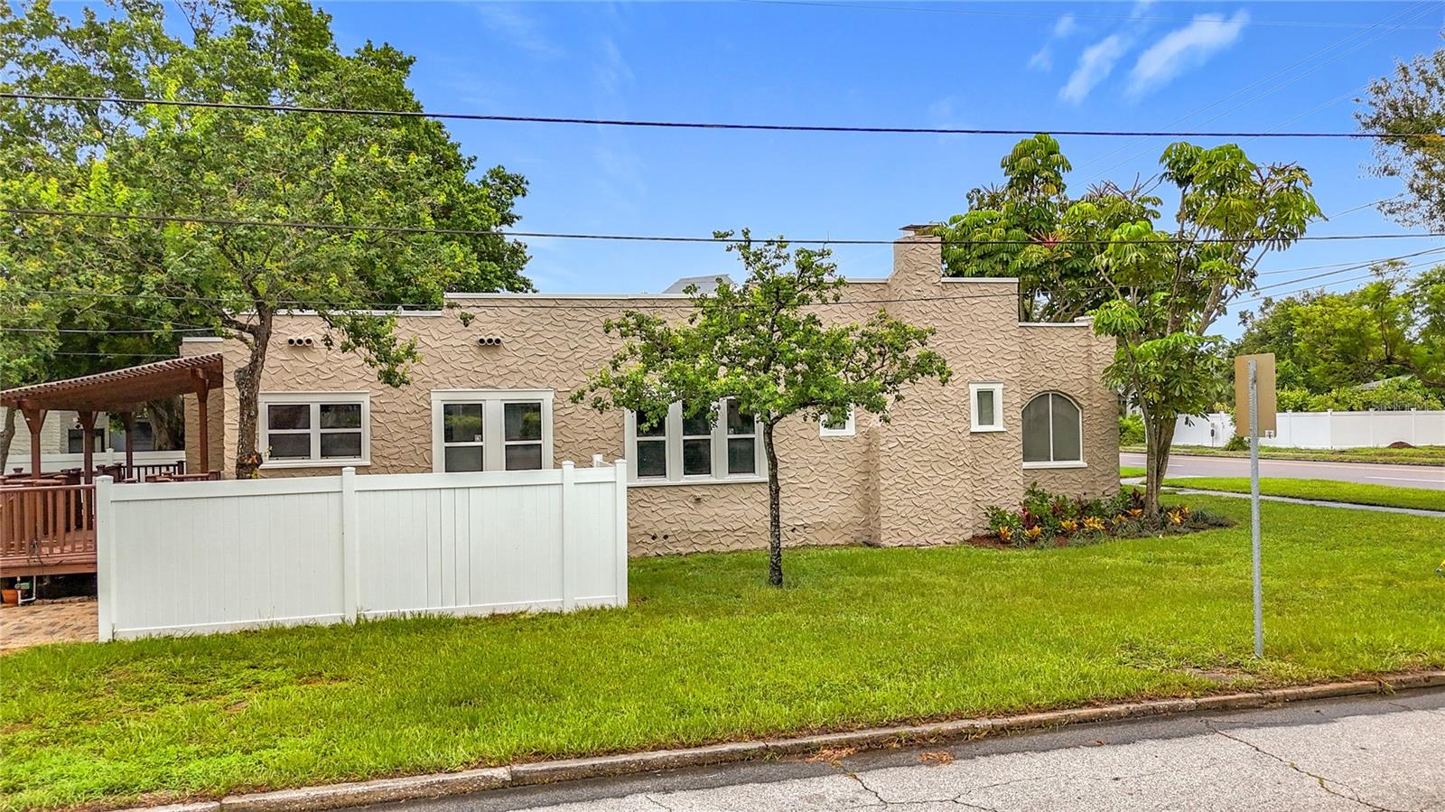 Listing photo id 46 for 4595 9th Avenue N