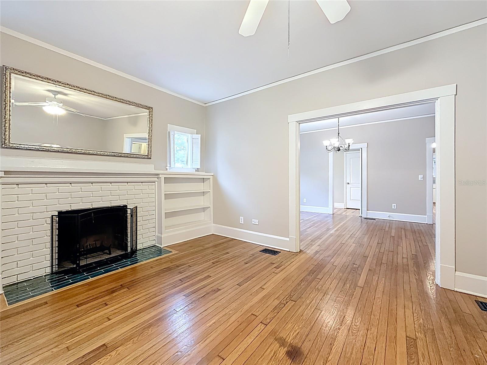 Listing photo id 3 for 4595 9th Avenue N