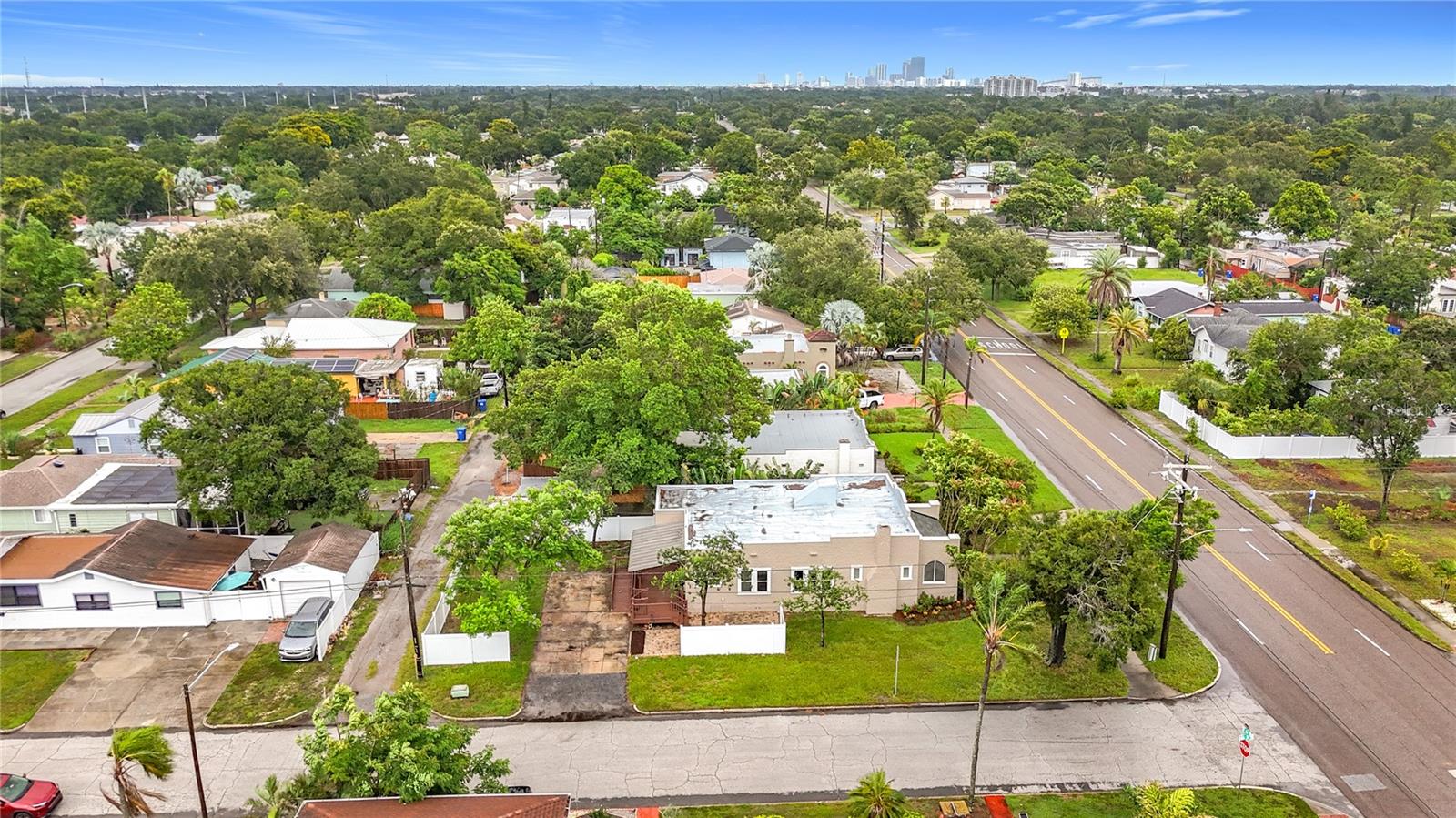 Listing photo id 48 for 4595 9th Avenue N