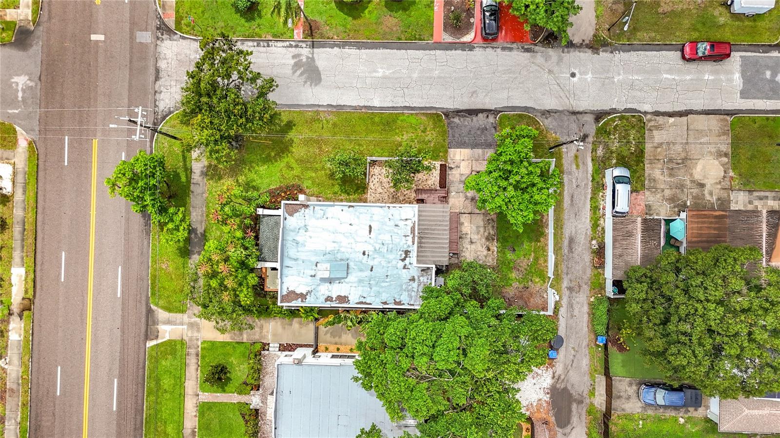 Listing photo id 49 for 4595 9th Avenue N