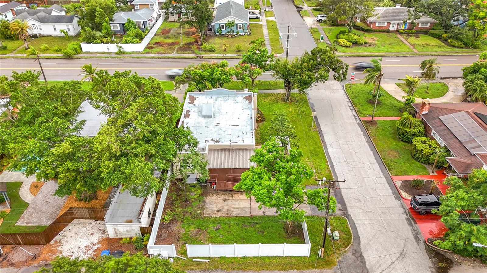 Listing photo id 50 for 4595 9th Avenue N