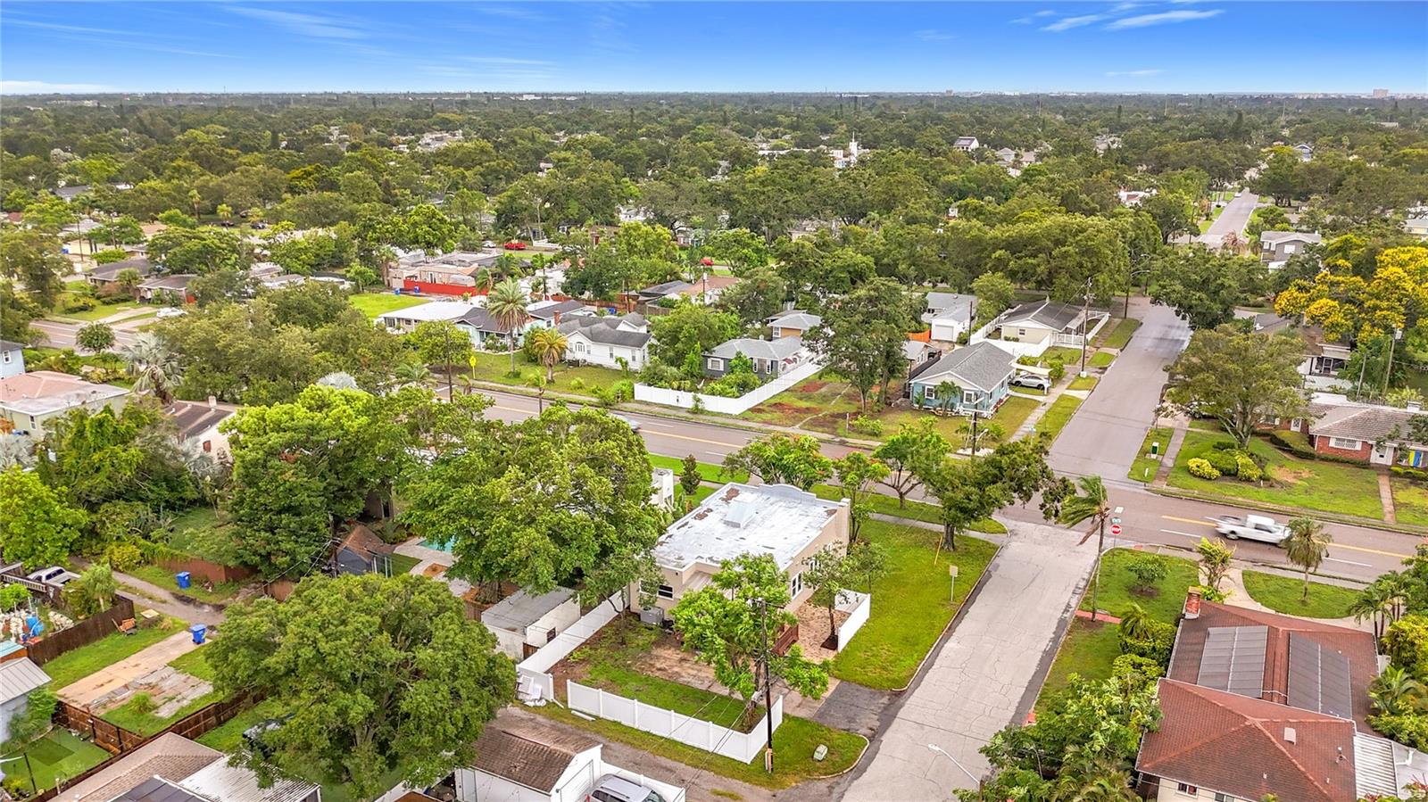 Listing photo id 51 for 4595 9th Avenue N