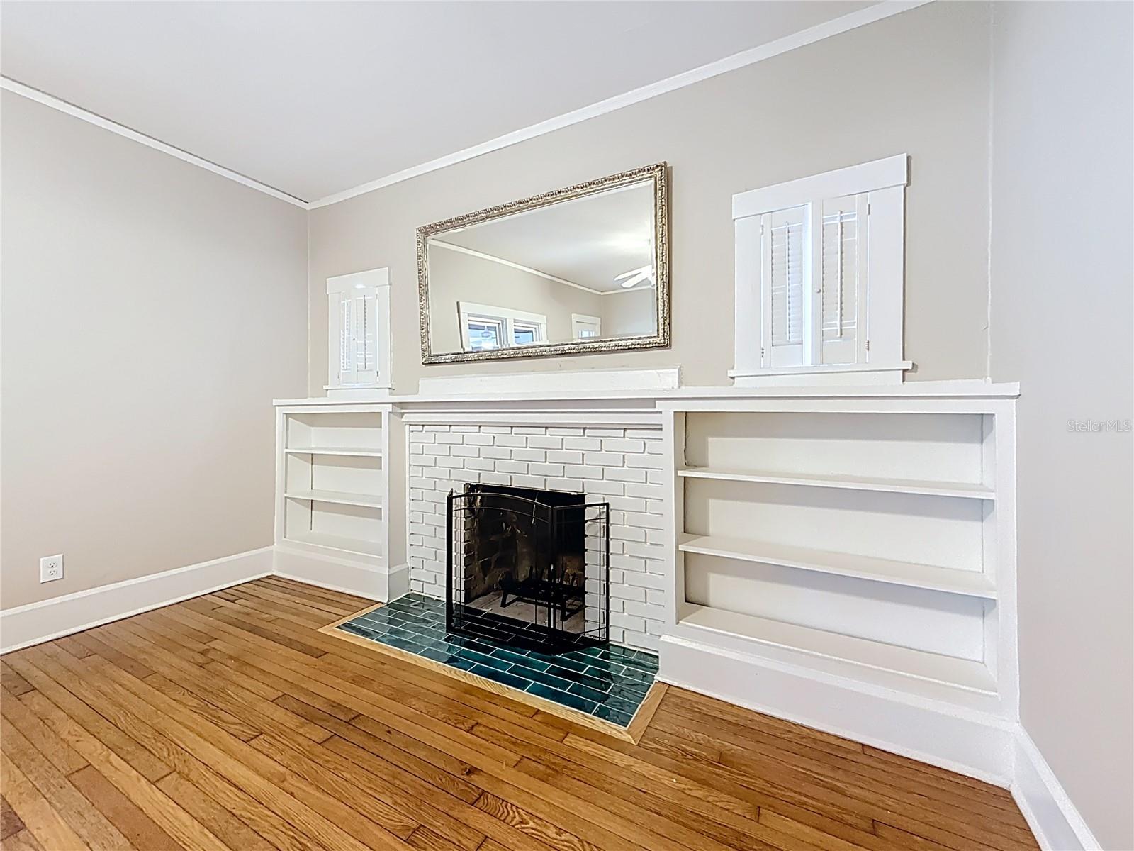 Listing photo id 4 for 4595 9th Avenue N