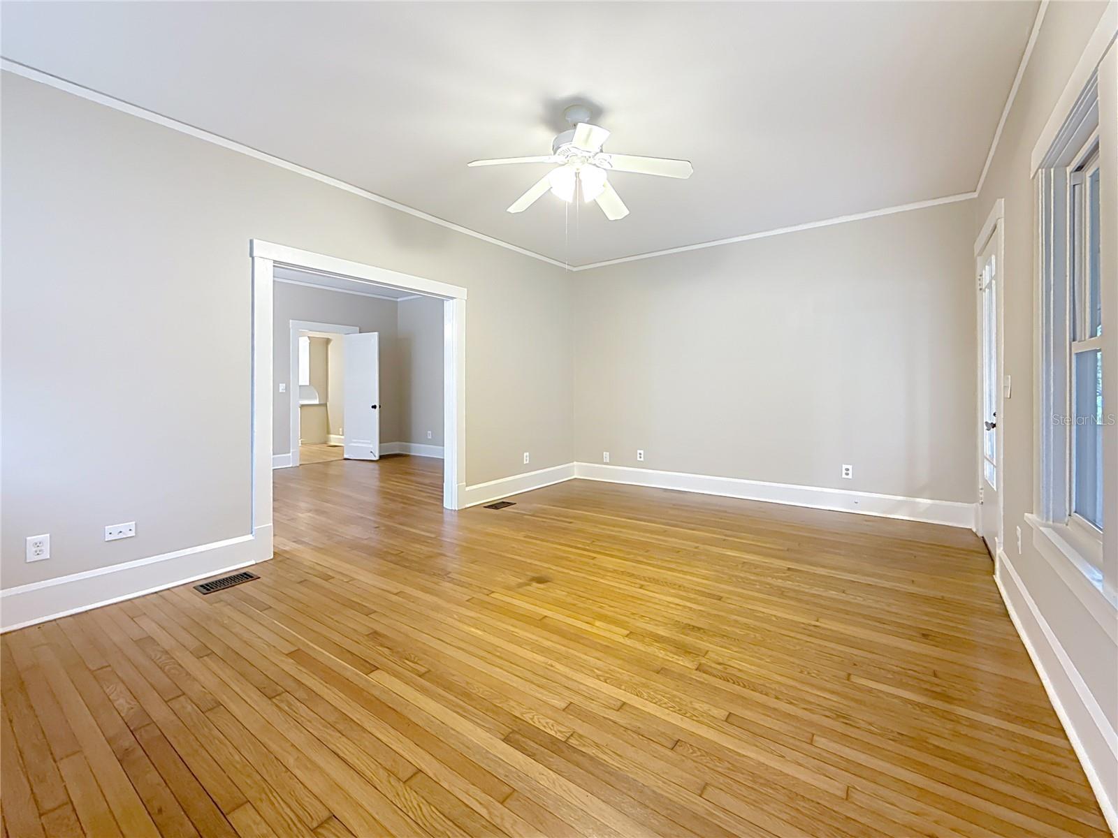 Listing photo id 59 for 4595 9th Avenue N