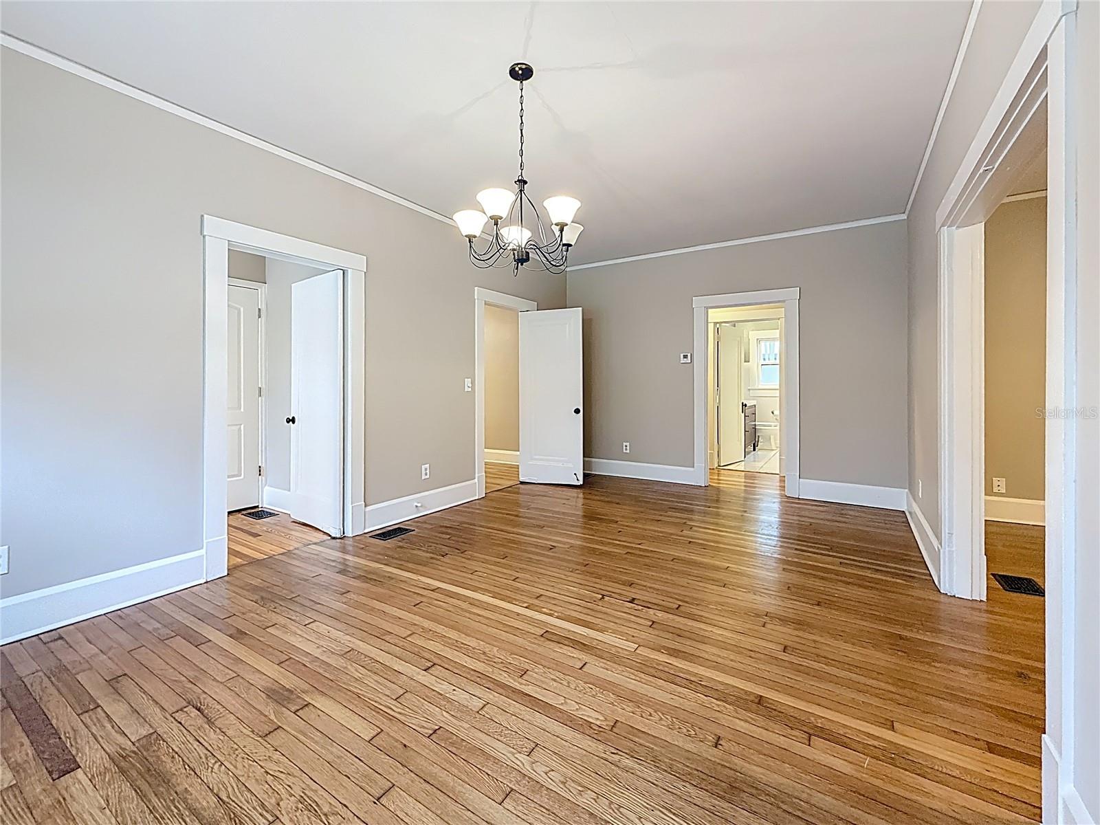 Listing photo id 61 for 4595 9th Avenue N