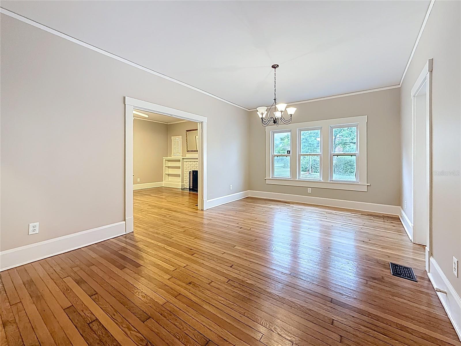 Listing photo id 62 for 4595 9th Avenue N