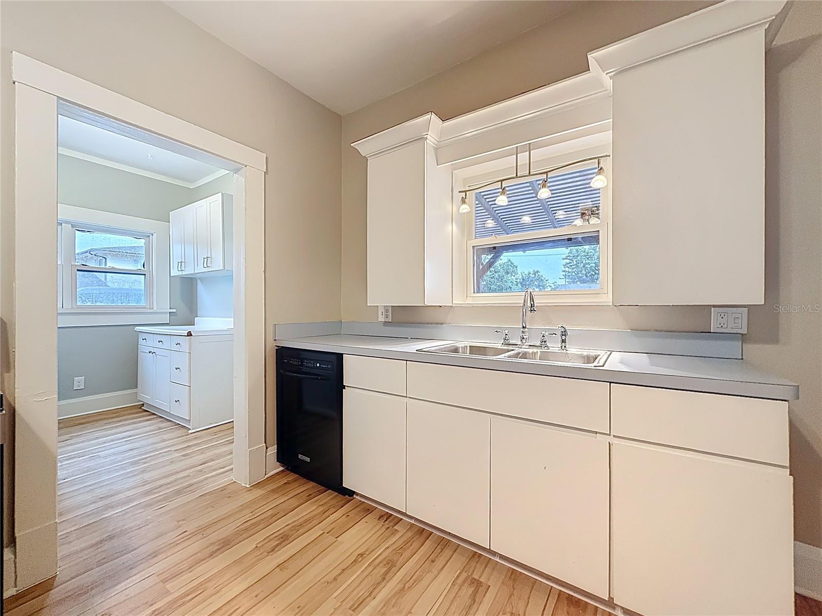 Listing photo id 66 for 4595 9th Avenue N