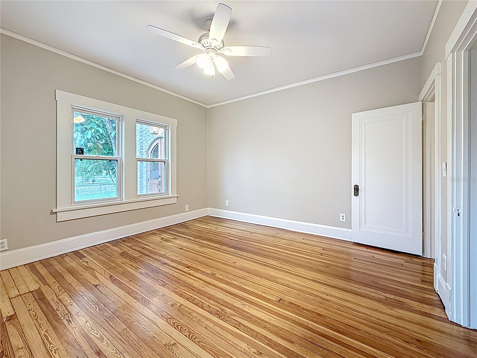 Listing photo id 67 for 4595 9th Avenue N