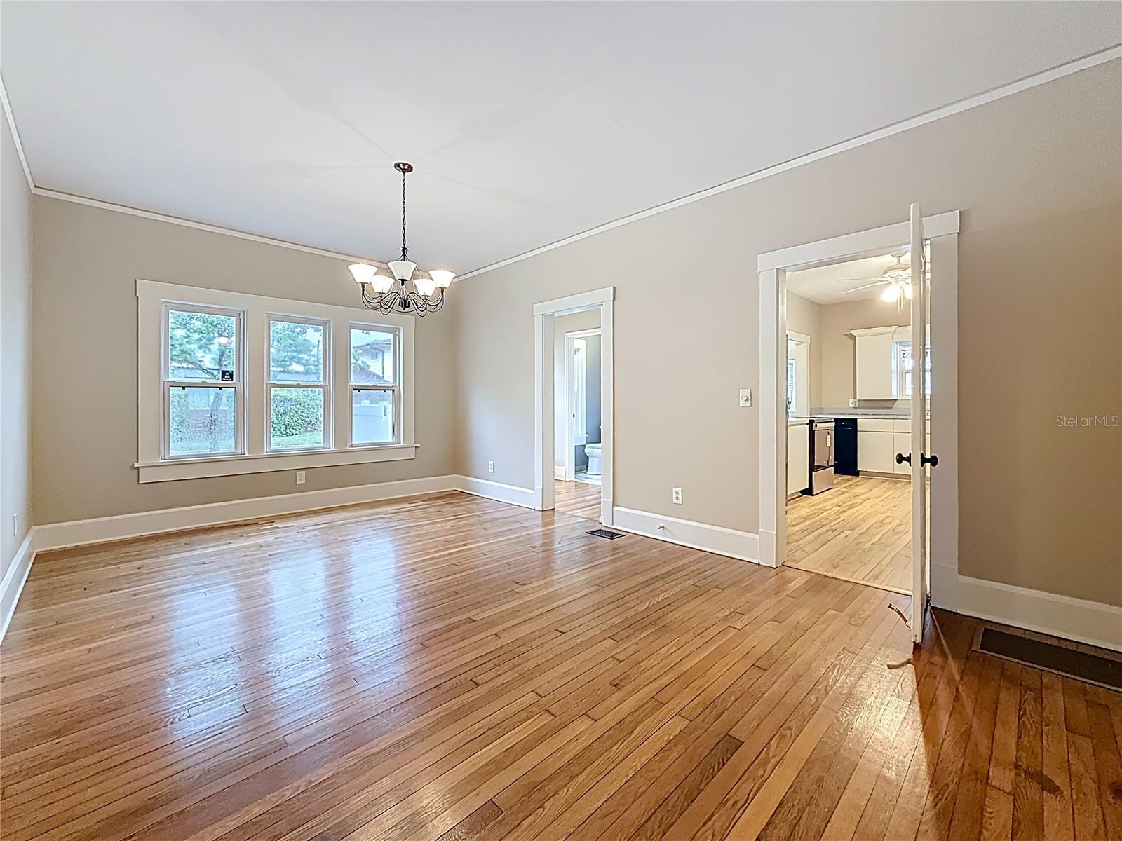 Listing photo id 5 for 4595 9th Avenue N