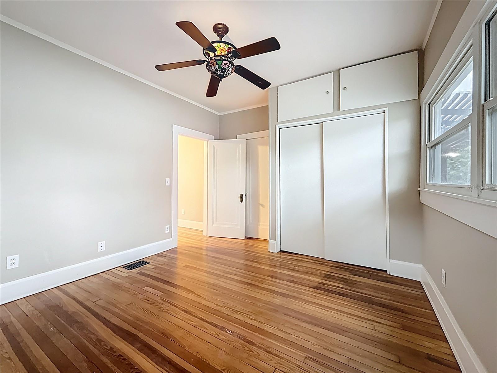 Listing photo id 69 for 4595 9th Avenue N