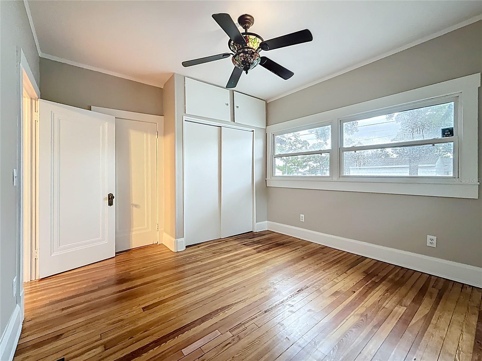 Listing photo id 70 for 4595 9th Avenue N