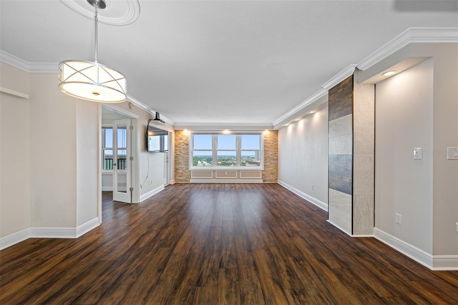 Image 11 of 71 For 5220 Brittany Drive S 1409