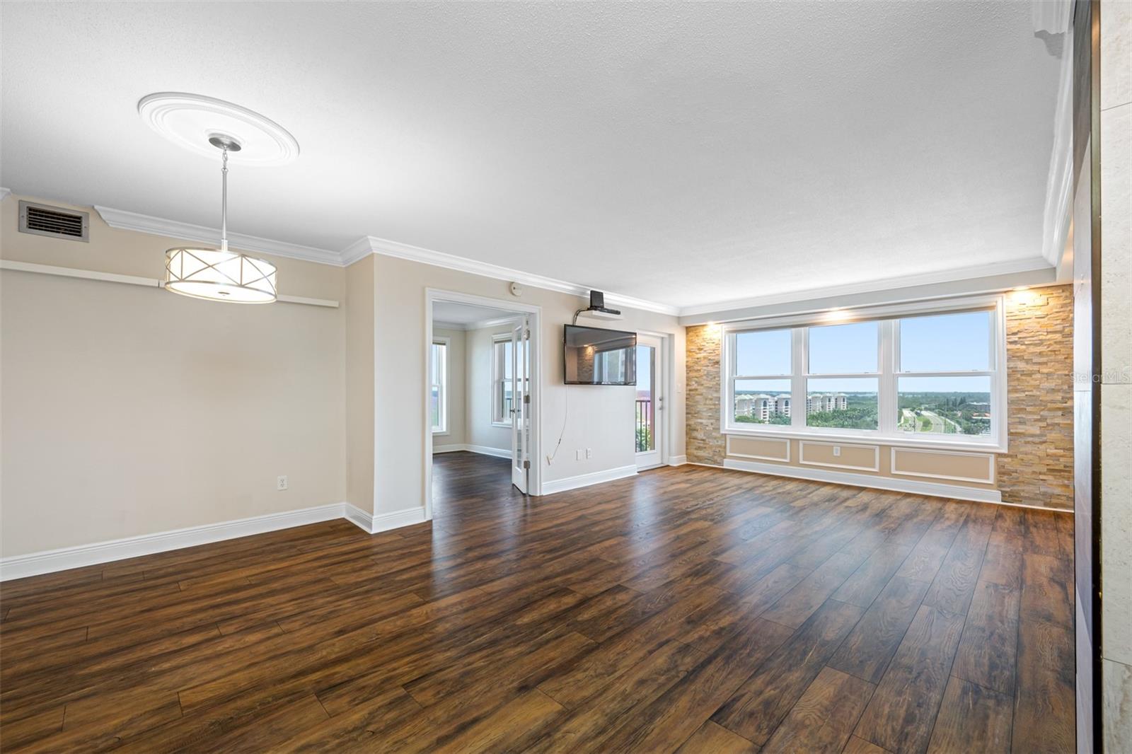 Image 14 of 71 For 5220 Brittany Drive S 1409