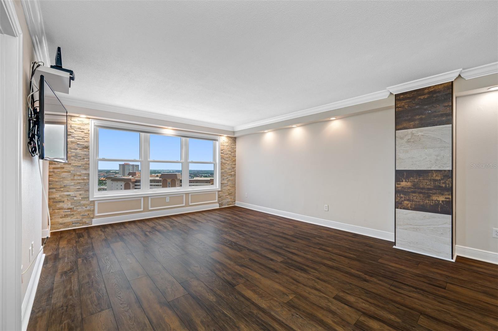 Image 15 of 71 For 5220 Brittany Drive S 1409