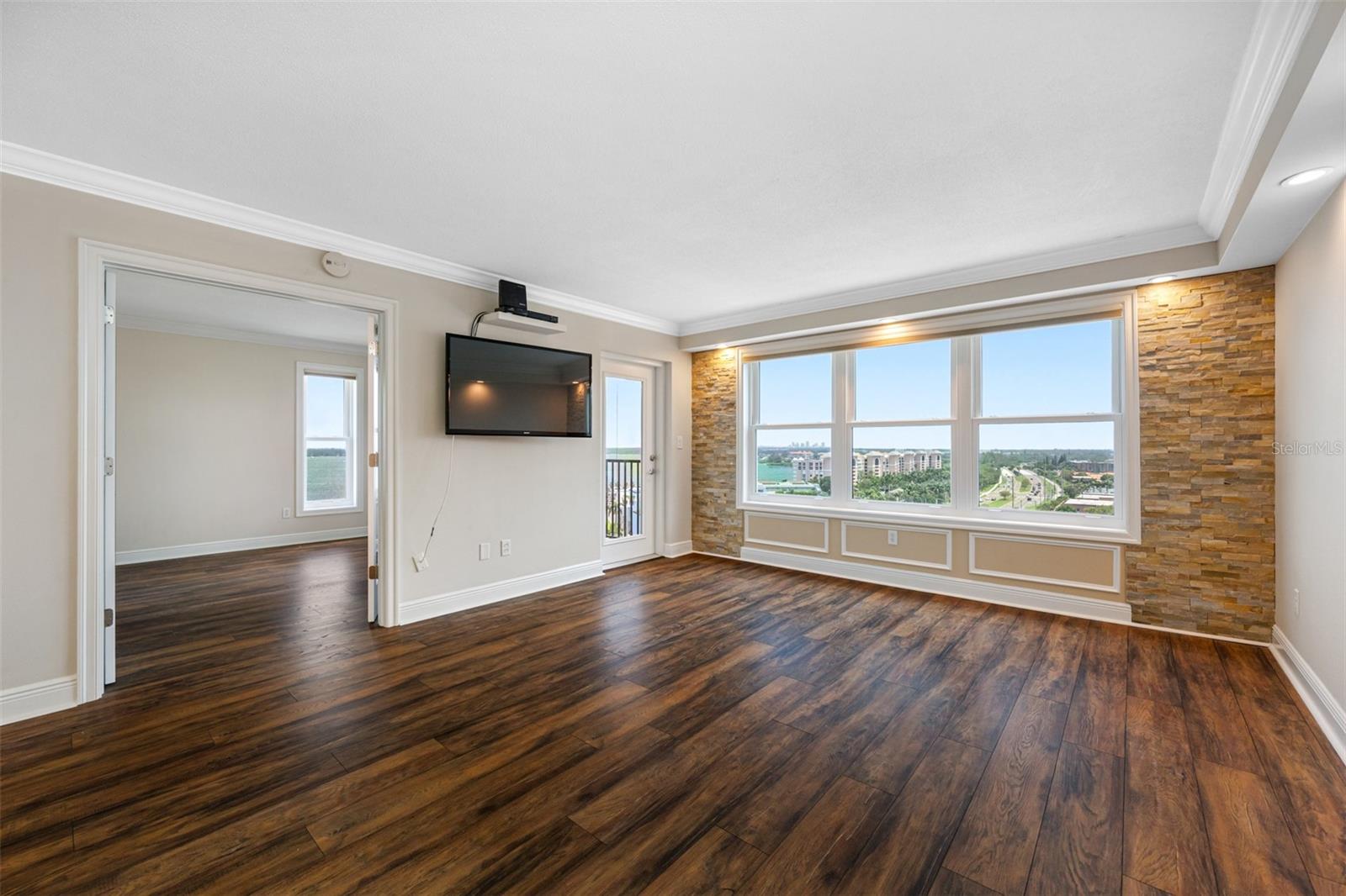 Image 18 of 71 For 5220 Brittany Drive S 1409
