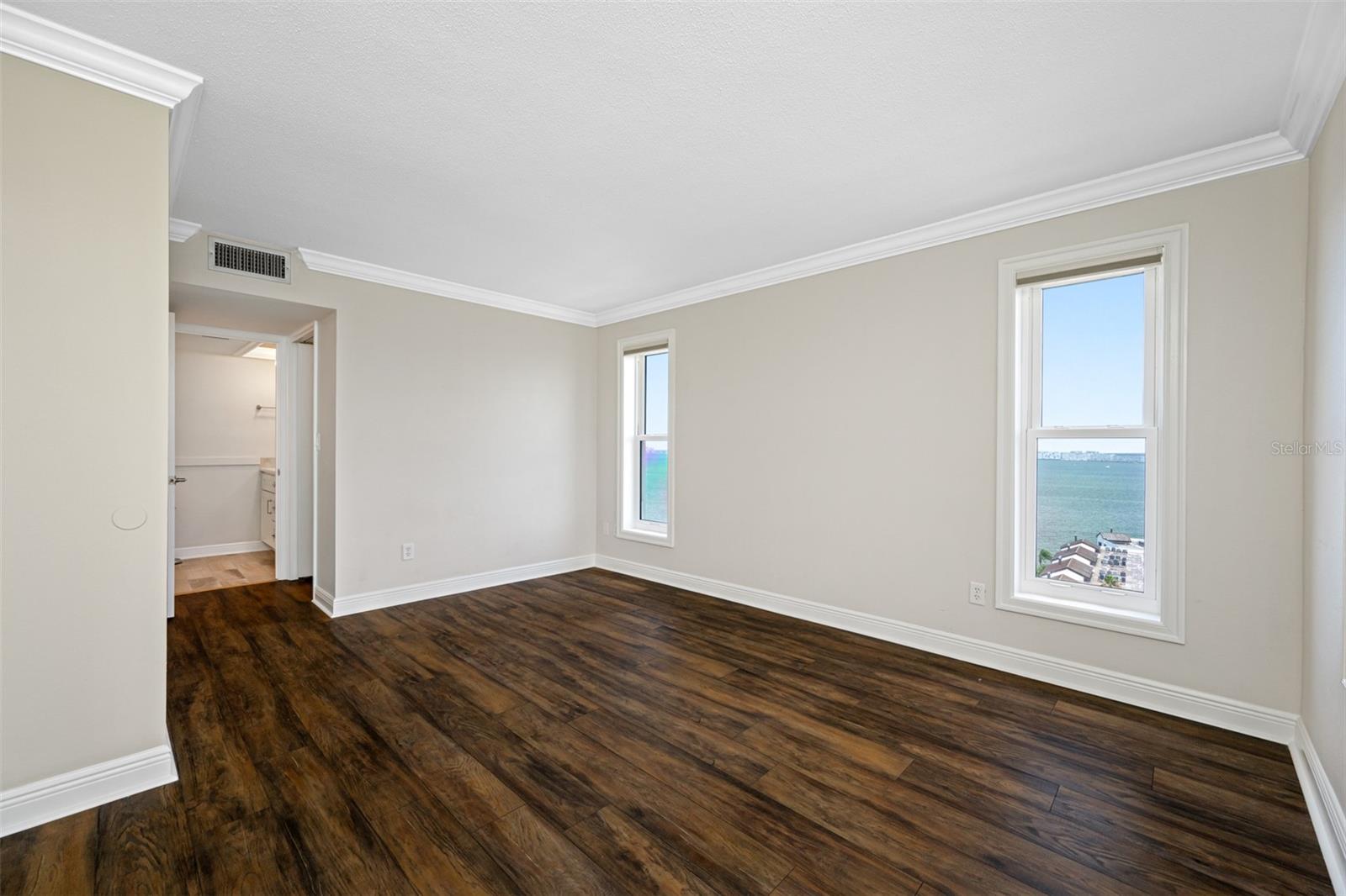 Image 19 of 71 For 5220 Brittany Drive S 1409