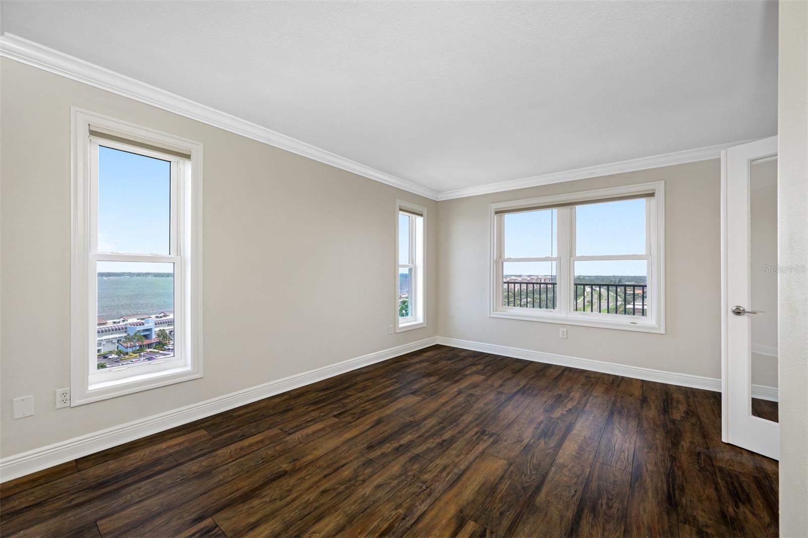 Image 20 of 71 For 5220 Brittany Drive S 1409