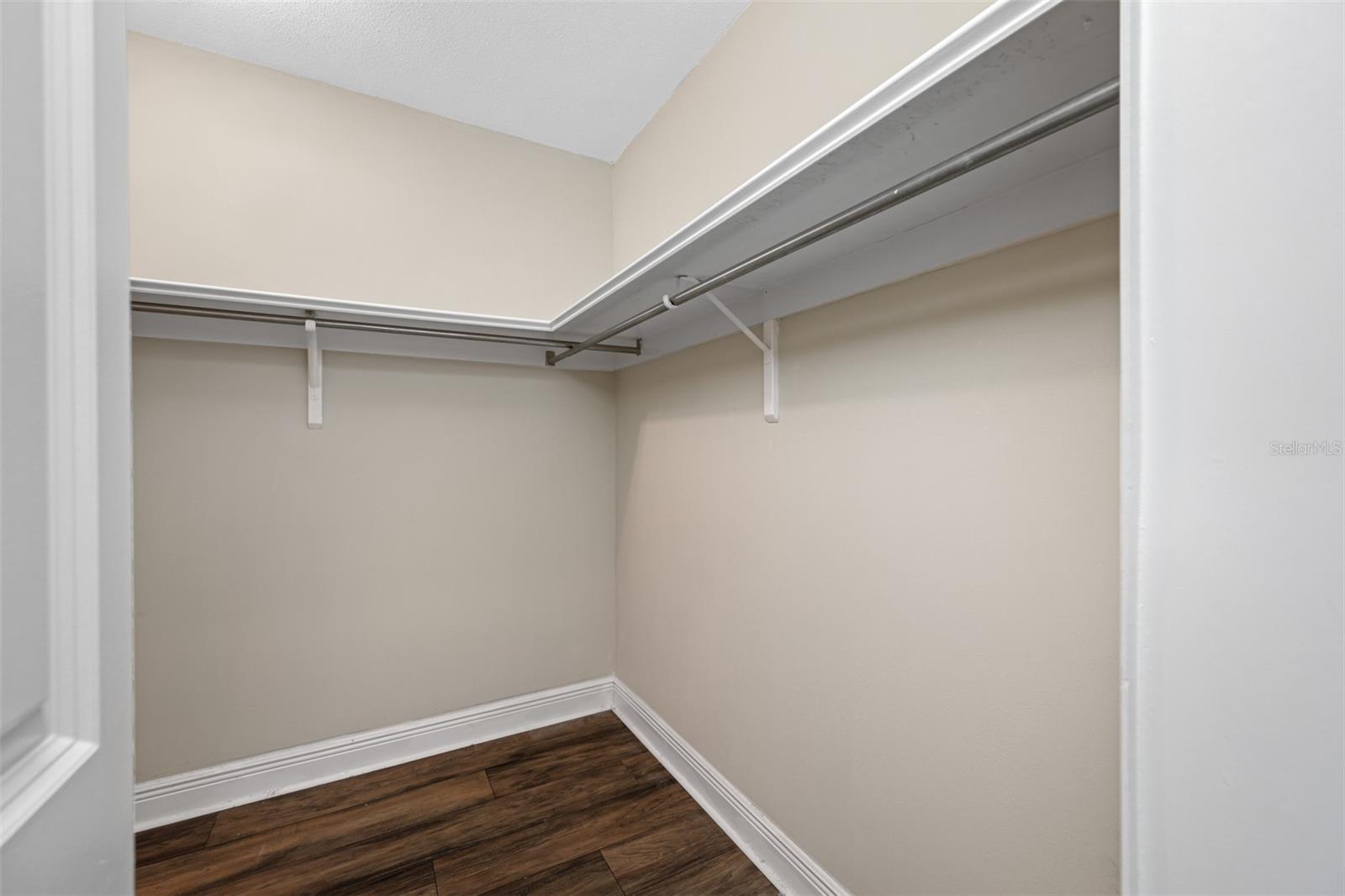 Image 23 of 71 For 5220 Brittany Drive S 1409