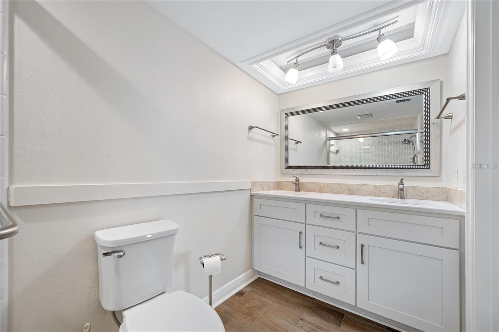 Image 27 of 71 For 5220 Brittany Drive S 1409