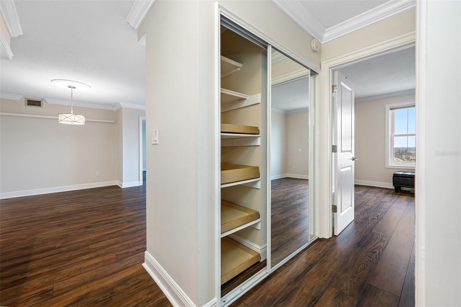 Image 29 of 71 For 5220 Brittany Drive S 1409