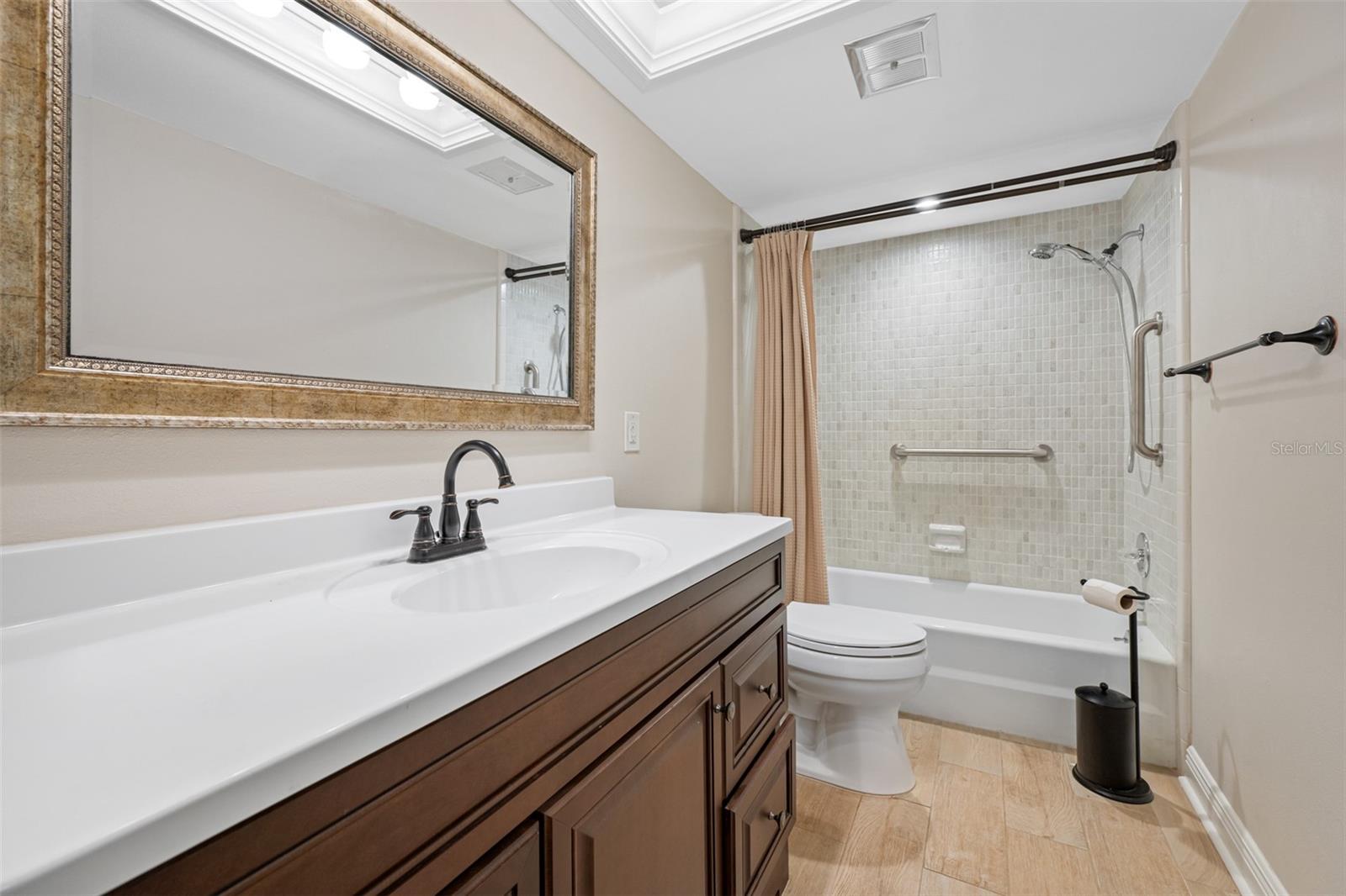 Image 31 of 71 For 5220 Brittany Drive S 1409